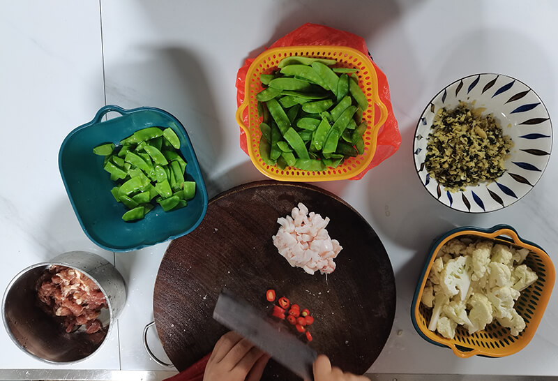 蓉妹妹亲自下厨做湖南口味的家常菜